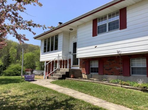 7118 Kingstead Dr, Slatington, PA 18080-2220