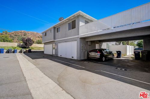 20707 Dot St, Santa Clarita CA  91350-2001 exterior