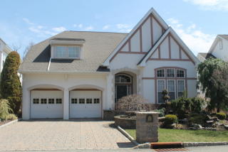 8 Boulder Run, Oakland, NJ 07436-2352