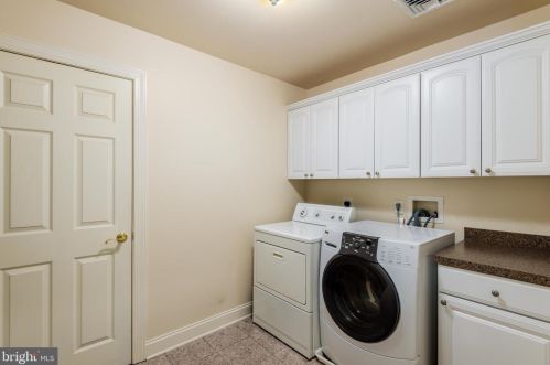 17 Westwind Dr, Lemoyne PA  17043-1233 exterior