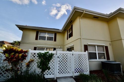 23 Bedford Ct, West Palm Beach, FL 33411-7953