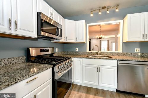 350 Hedgestone Ter, Leesburg VA 20176-4871 exterior