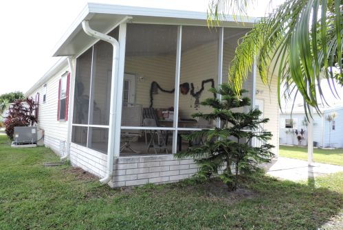 352 Seahorse Ter, Fort Pierce FL  34982-7944 exterior