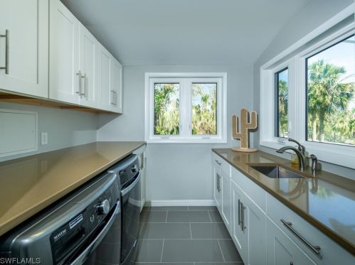 5721 Sanibel Captiva Rd, Sanibel FL  33957-2309 exterior