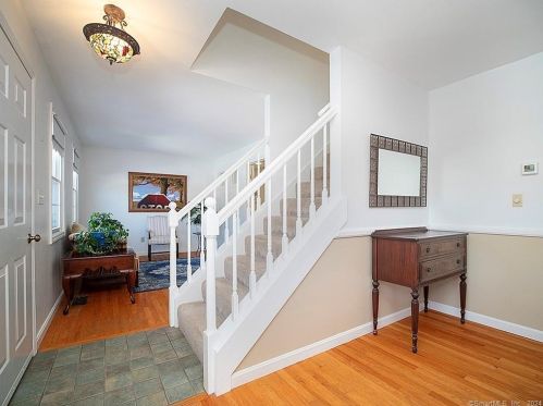 40 Sugar Hill Rd, North Haven CT  06473-4013 exterior