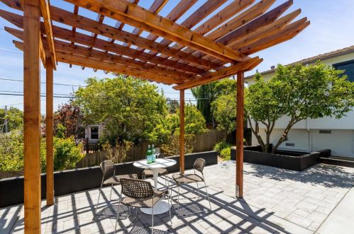 347 Paramount Dr, Millbrae CA  94030-1324 exterior