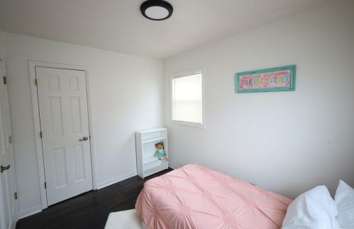 4686 84, Milwaukee WI 53228-2904 exterior