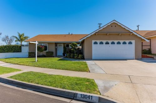 13041 Cornishcrest Rd, Whittier, CA 90605-2716