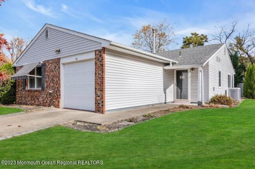 56 Jetty Ct, Bricktown, NJ 08723-7225