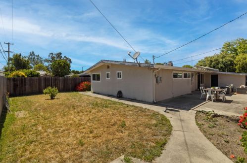 1210 Pecos Way, Sunnyvale CA  94089-2325 exterior