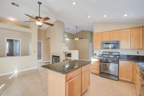 8191 Primoak Way, Elk Grove, CA 95758-7912
