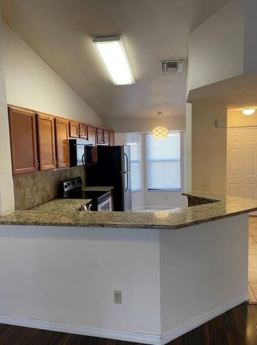 7528 Sugar Bend Dr, Orlando, FL 32819-7200