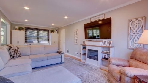 18 Sandalwood Dr, East Brunswick NJ  08816-4047 exterior