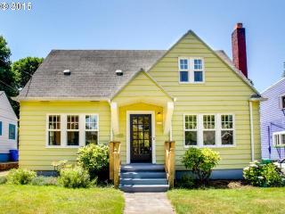 3417 11 St, Portland OR  97202-2734 exterior