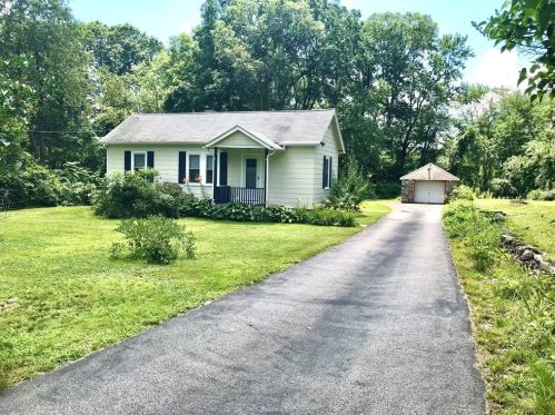 21 Albert St, Auburn, MA 01501-1303