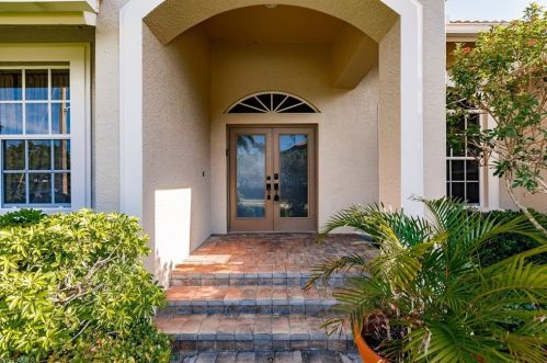 483 Barcelona Ct, Marco Island, FL 34145-5067