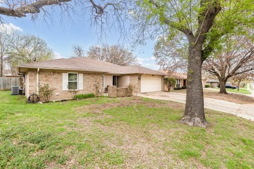 213 Alsbury Blvd, Burleson, TX 76028-2913