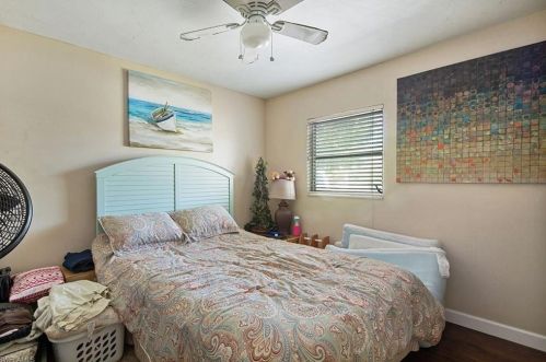 982 Cardinal St, Naples FL  34104-4474 exterior