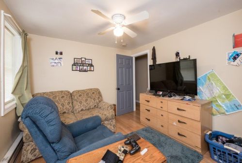 225 Raymond Rd, Deerfield NH  03037-1506 exterior