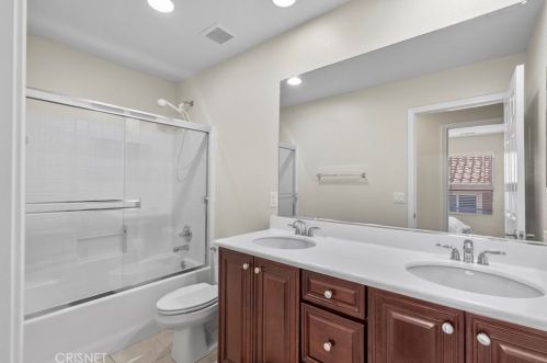20054 Christopher Ln, Santa Clarita CA  91350-3685 exterior