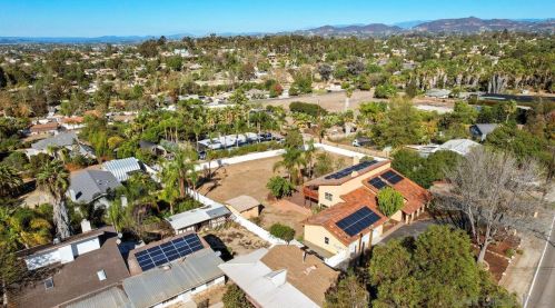 1171 Sunset Dr, Vista CA  92081-7407 exterior