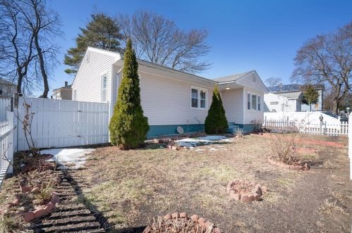 22 Tudor St, Methuen MA 01844-4417 exterior