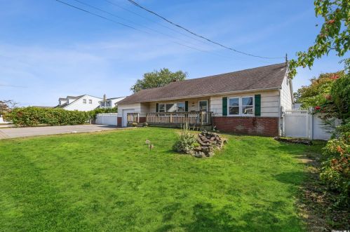 1469 Herzel Blvd, Babylon, NY 11704-4232