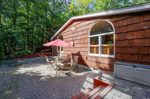 568 Bread And Cheese Hollow Rd, Northport NY  11768-2326 exterior
