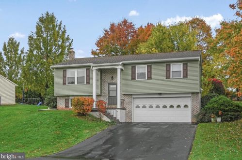975 Daniel Dr, Schoeneck, PA 17578-9614