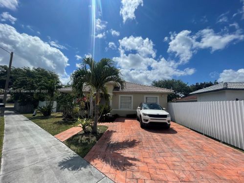 16454 76th Pl, Hialeah, FL 33015-4125