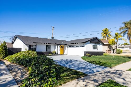 151 Holgate St, La Habra, CA 90631-4220