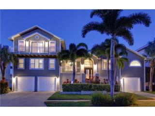 5957 Bayview Cir, Saint Petersburg, FL 33707-3929