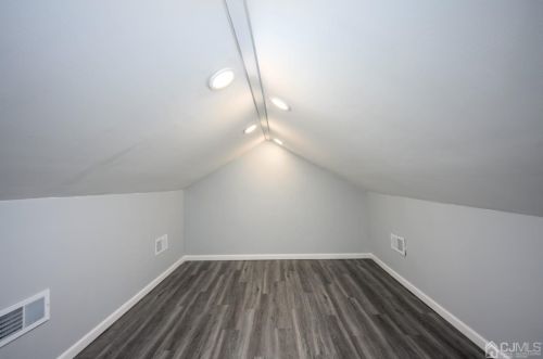 32 Meadow Rd, East Brunswick NJ  08816-4333 exterior