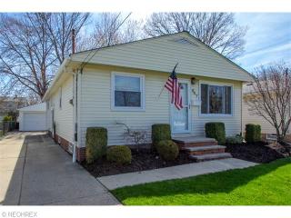 947 Center Rd, Willoughby, OH 44095-2333