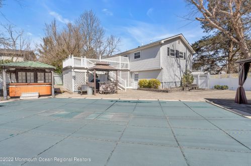 17 Dogwood Dr, Jackson Twp NJ  08527-1342 exterior