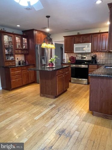 957 Powderhorn Dr, Lansdale PA  19446-5530 exterior