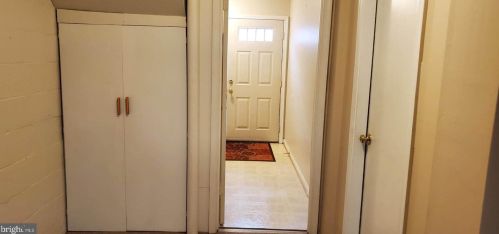 5844 Kara Pl, Springfield VA  22015-3331 exterior