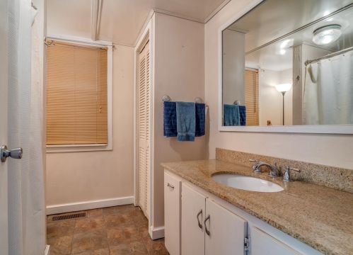 55 Riverside Dr, Fremont NH  03044-3546 exterior