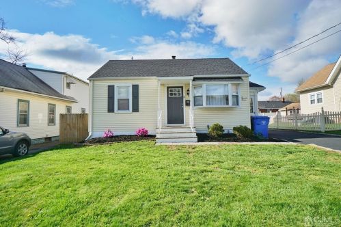 77 Hillside Ave, Woodbridge, NJ 07095-3611