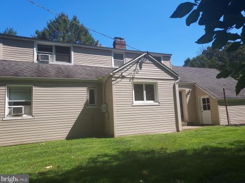 3209 Charles Griffin Dr, Boothwyn, PA 19060-2203