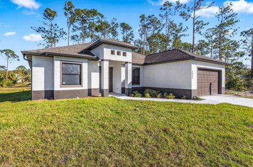 3906 Ordnance Rd, Lehigh Acres, FL 33971-5660