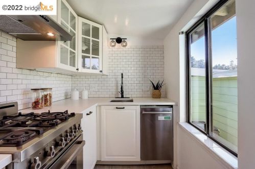 3963 Altamont Ave, Oakland CA 94605-2602 exterior