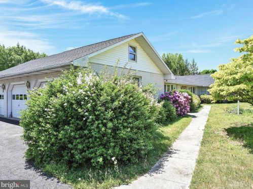 321 Bachmoll Rd, Moselem, PA 19526-8029