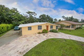 408 Palm Ave, Nokomis FL  34275-3933 exterior