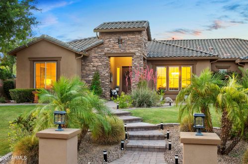 7054 Ingram St, Mesa, AZ 85207-2990