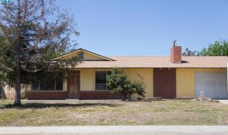 1975 Douglas St, Porterville, CA 93257-1055