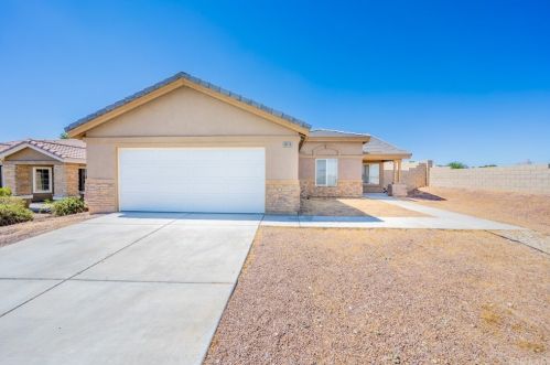 16515 Colfax Ln, Victorville, CA 92395-7829