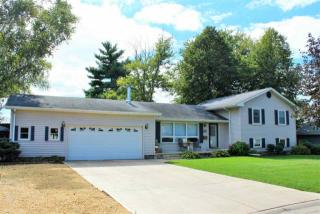 1355 Ridgecrest Dr, Clinton, IA 52732-4802
