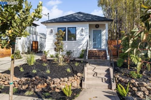 5926 Dover St, Oakland CA  94609-1426 exterior