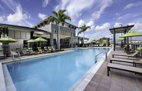 15800 88th Ave, Hialeah FL  33018-2019 exterior